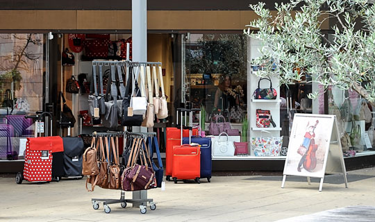 Außenansicht des Geschäfts Taschen Lotte in Homburg